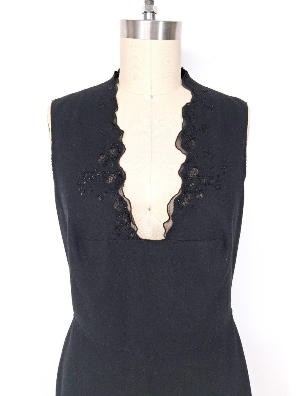 GARY GRAHAM Black Wool Beaded Cutout Dress Silk Inset Deep V Sleeveless SZ 8 - Picture 5 of 14
